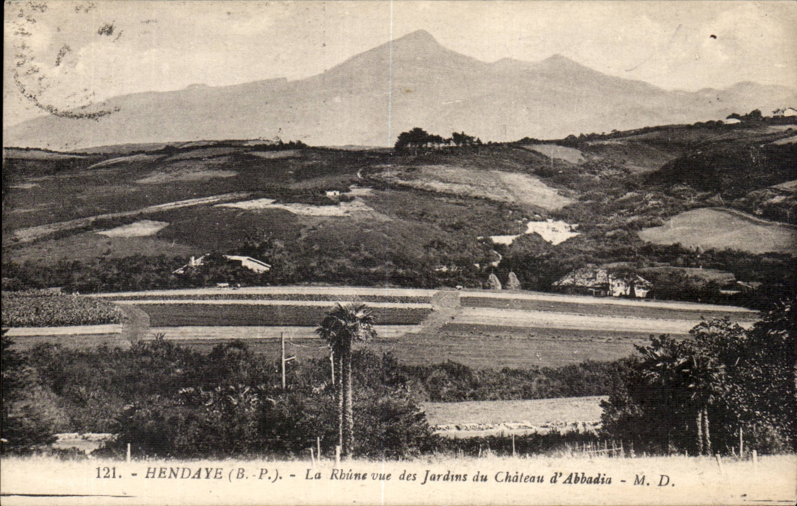 Hendaye (B.P.) — Vue des Jardins du Château d'Abbadia — M. D.