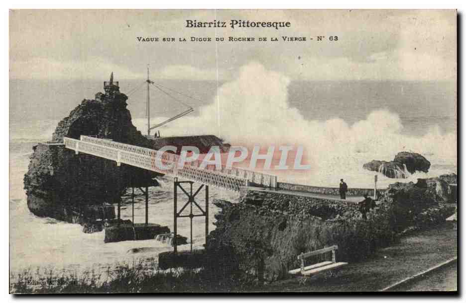 Biarritz Pittoresque — Vague sur la digue du Rocher de la Vierge — N° 63 — Édition A. Simoni