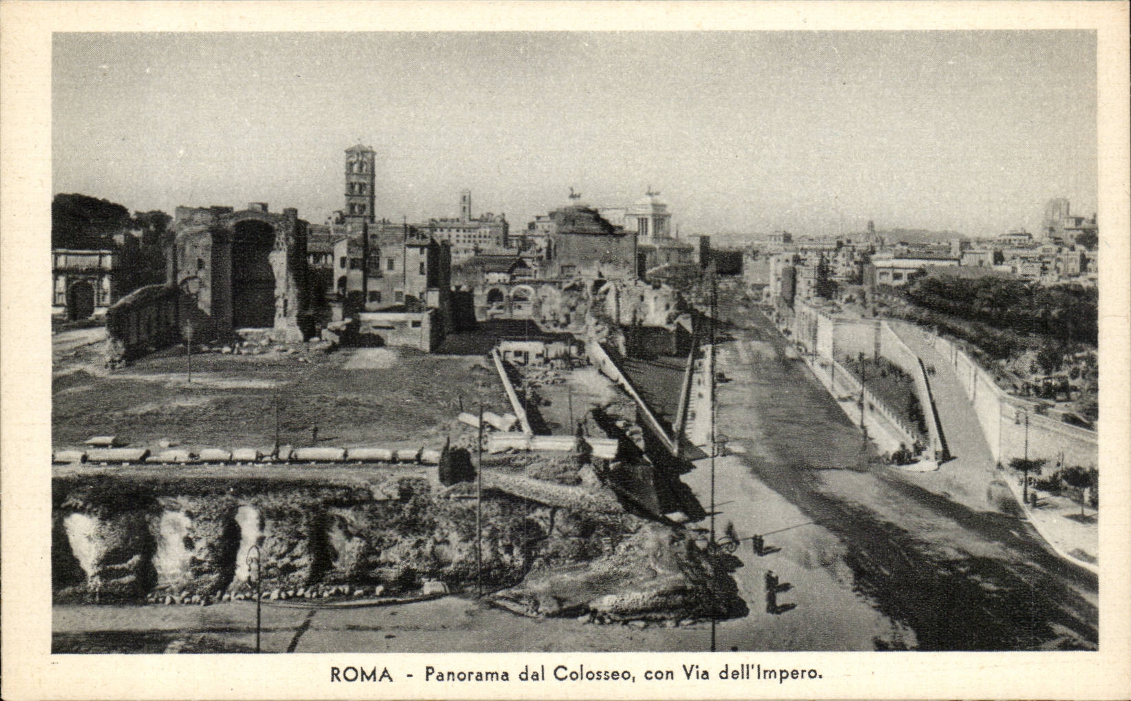 CPA Italie italia Roma Panorama del Colosseo con Via dell Impero