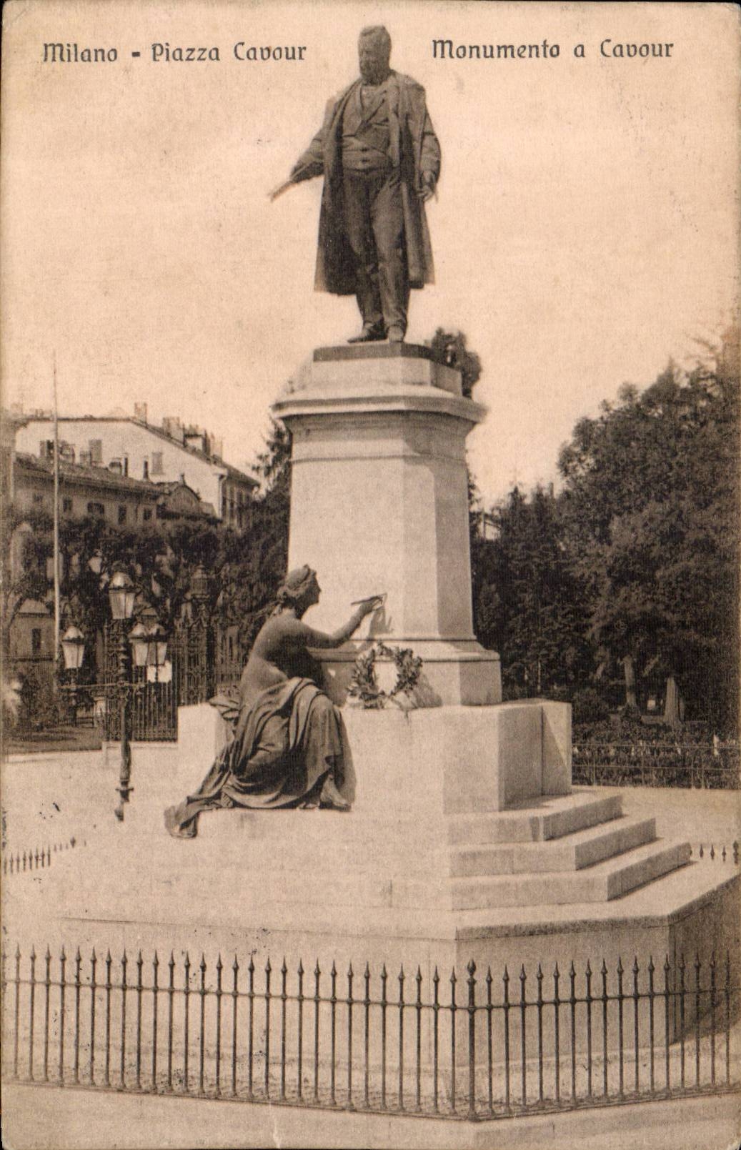 CPA Italie Italia Milano Piazza Cavour Monumento a Cavour