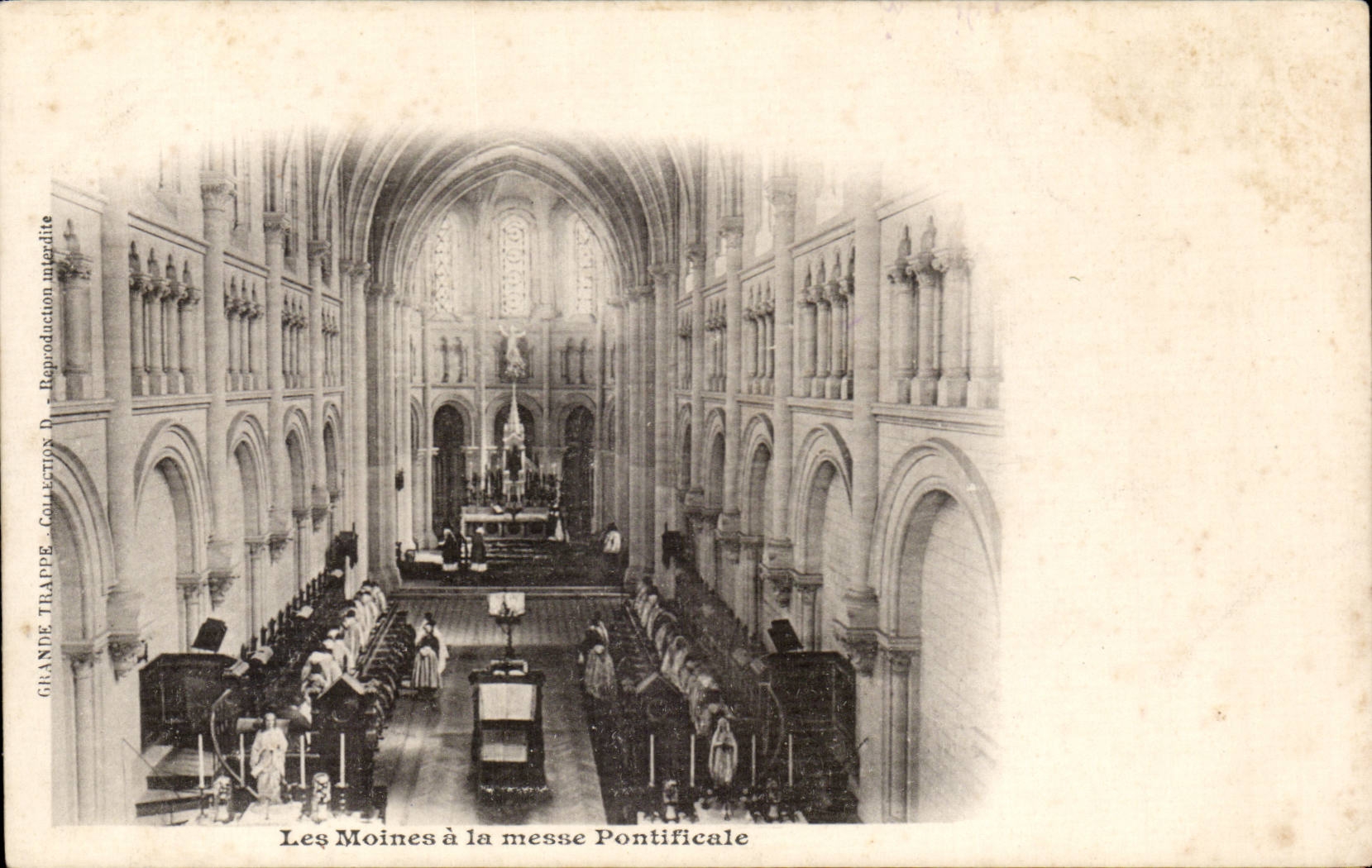 CPA Les moines a la messe pontificale Grande Trappe