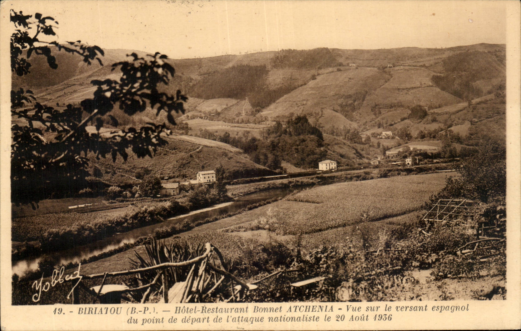 Biriatou (B.-P.) — Hôtel-Restaurant Bonnet Atchenia — Vue sur le versant espagnol du point de départ de l'attaque nationaliste le 20 Août 1956