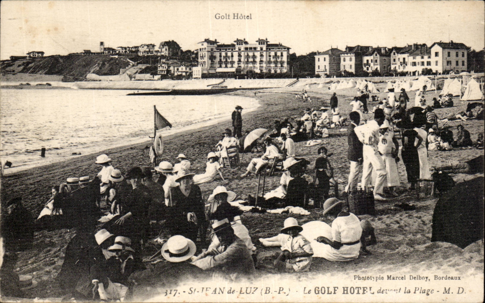 St-Étienne-de-Luz (B.P.) — Der GOLF HOTEL vor der Strandpromenade — Phototypie Marcel Delbroy, Bordeaux