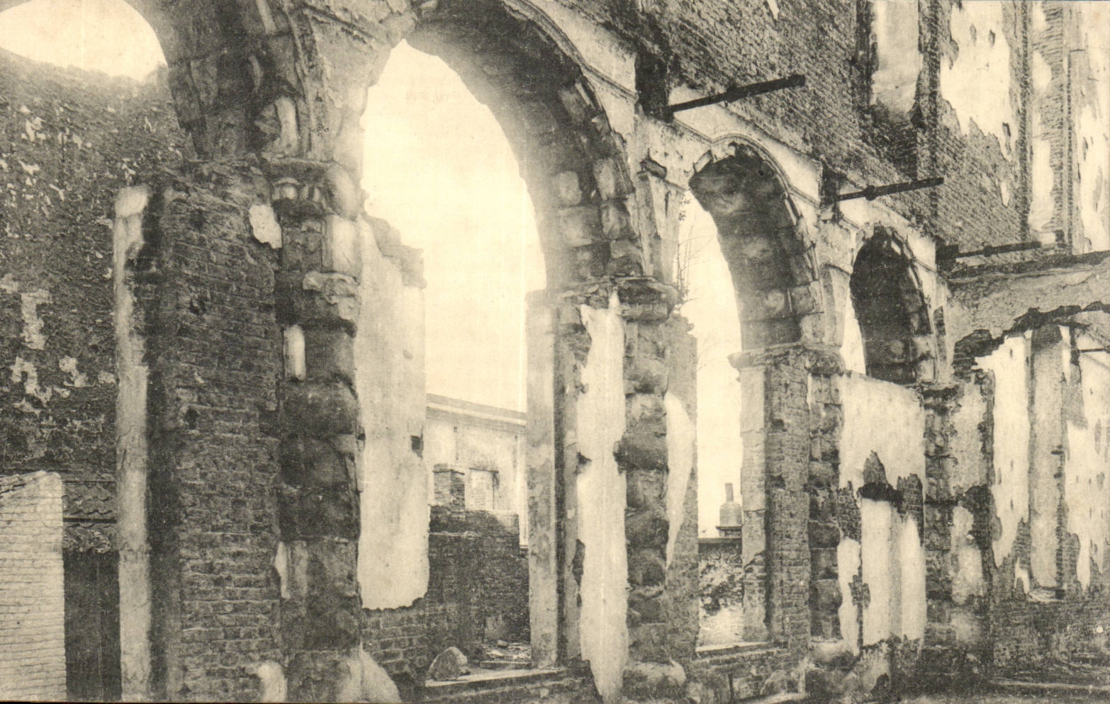 Ruines de Louvain — Université. Grand corridor — Éditeur Thill, Bruxelles