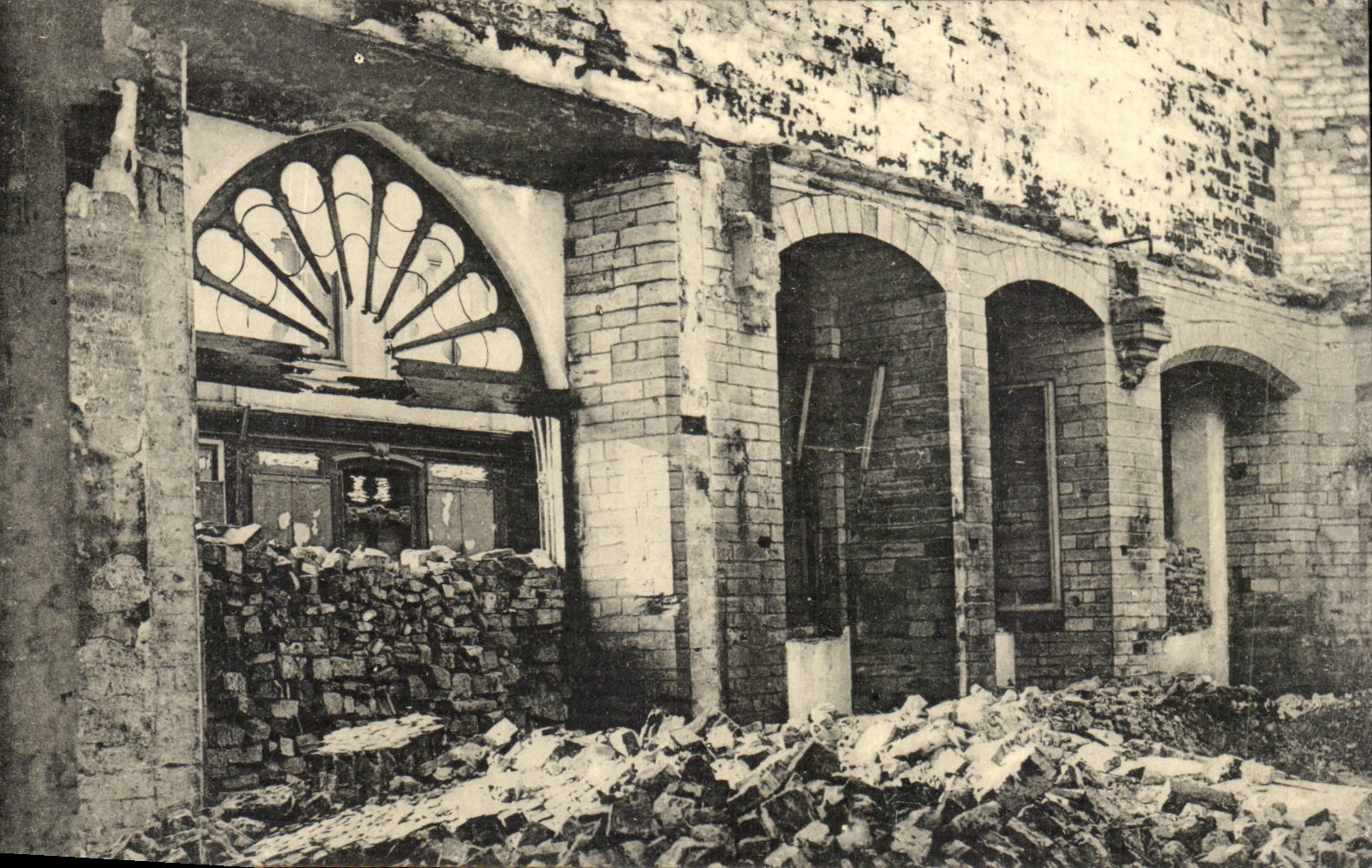 Ruines de l'Université de Louvain — Intérieur — Éditeur Thill, Bruxelles