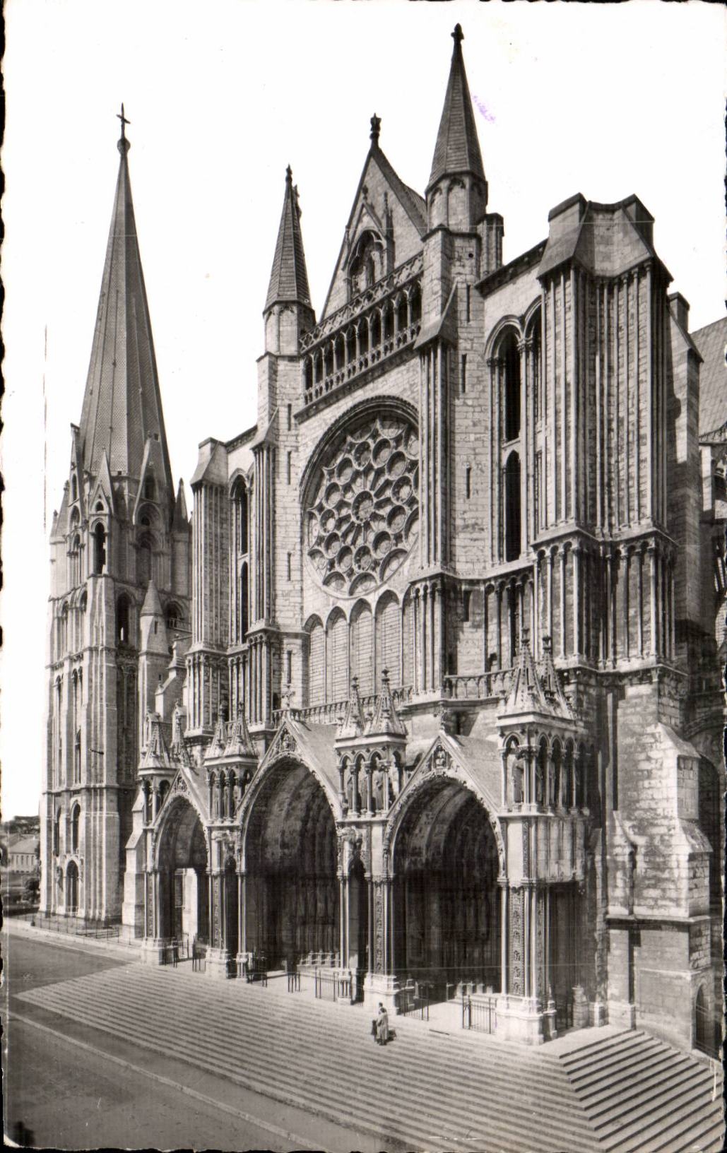 CPSM Chartres La cathedrale Le portail sud