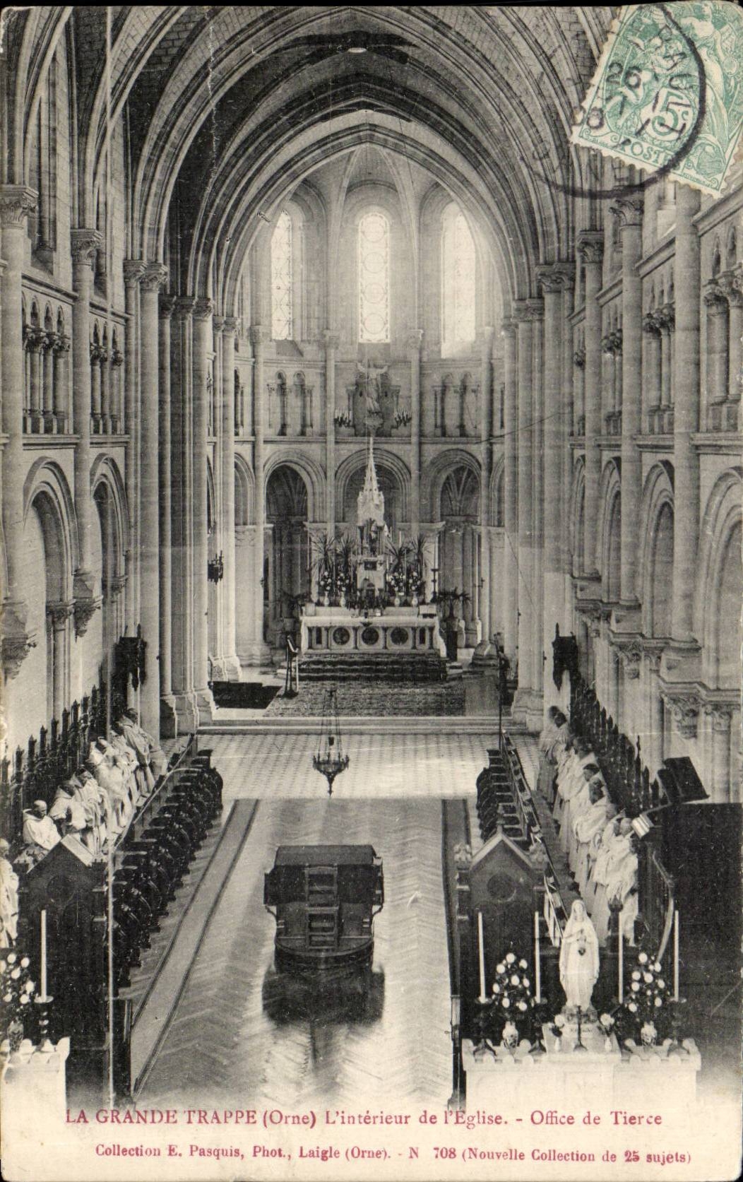 CPA La Grande Trappe Interieur de l'eglise Office de Tierce