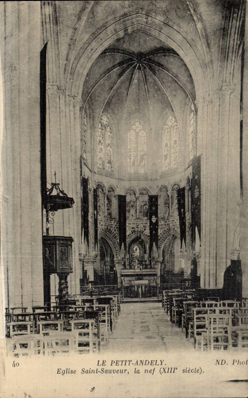CPA Le Petit Andely Eglise Saint Sauveur La nef
