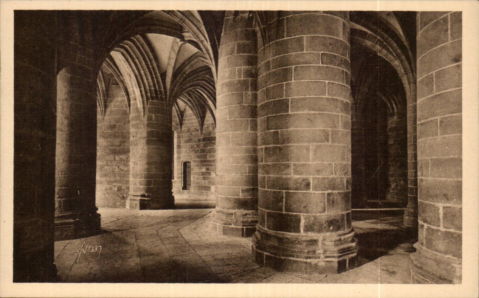 Mont-Saint-Michel — Crypte des Gros Piliers — Édition d'Art YVON, Paris