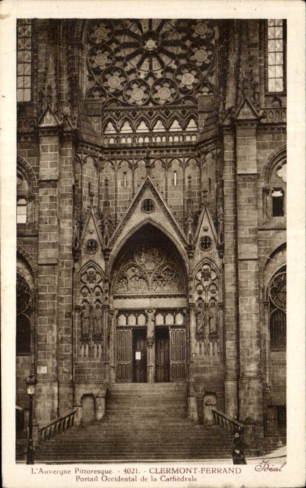 CPA Clermont Ferrand Portail occidental de la cathedrale