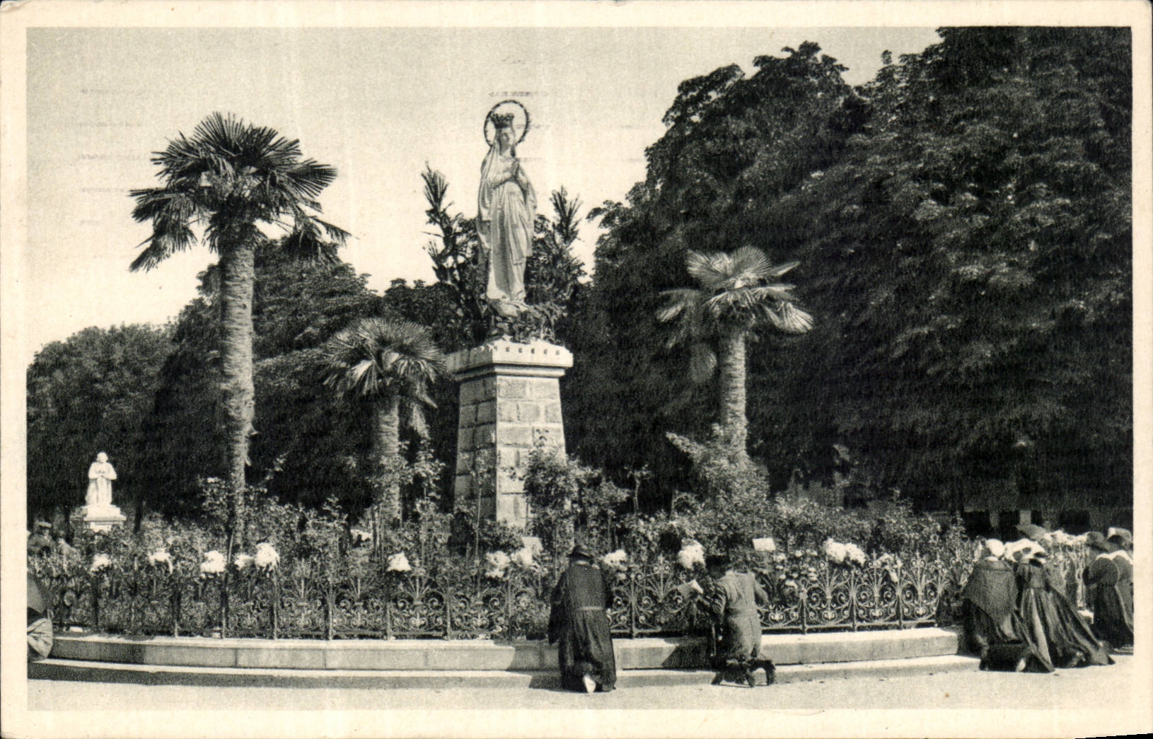 Lourdes — Die gekrönte Jungfrau — Photo Quinquet Edition, Lourdes (Serie 50)