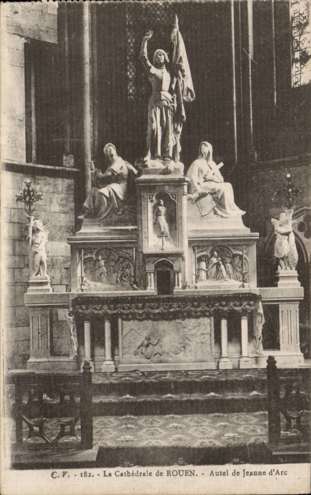 CPA La cathedrale de Rouen Autel de Jeanne d'arc