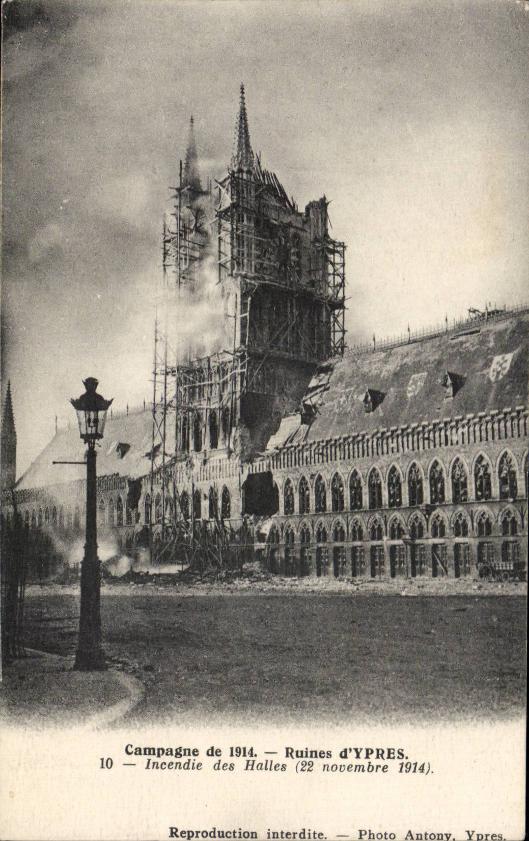 CPA Belgique Ypres Ruines Incendie des Halles (22 novembre 1914)