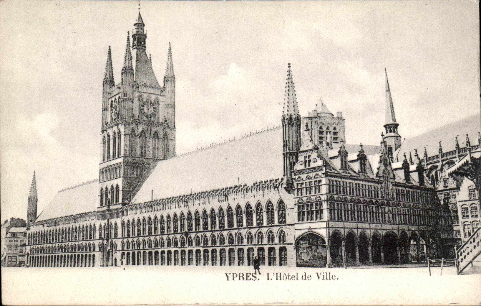 CPA Belgique Ypres Hotel de ville