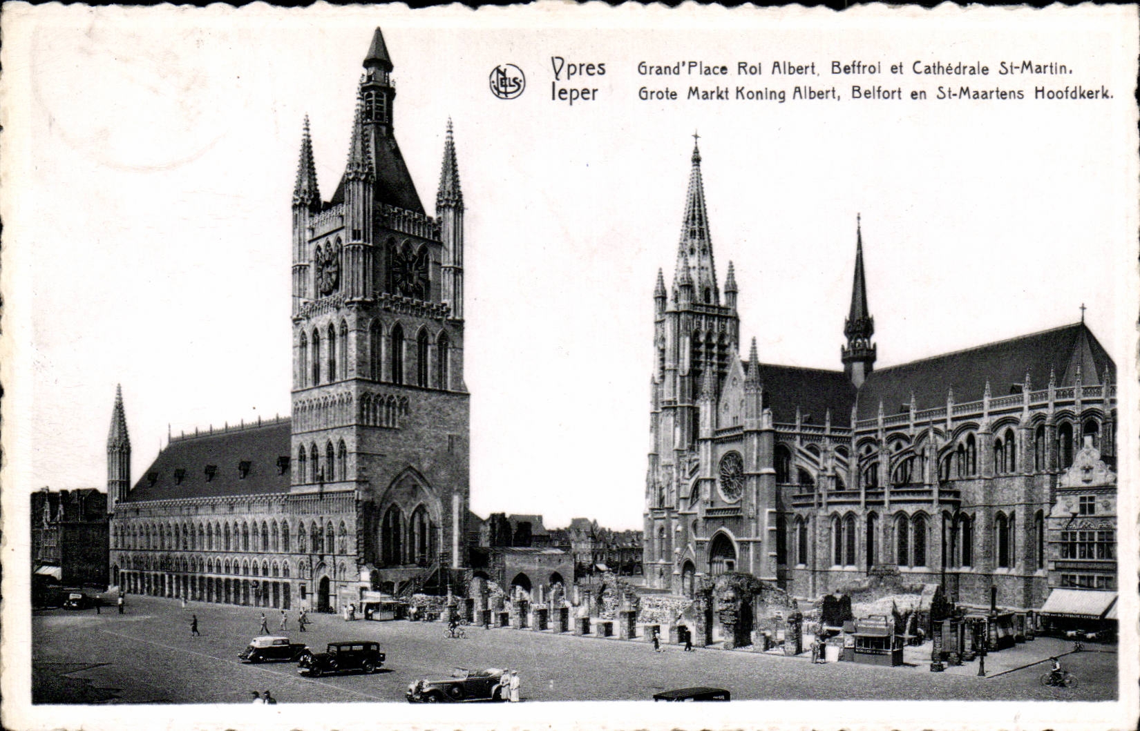 CPA Belgique Ypres Grand place Roi Albert Beffroi et cathedrale St martin