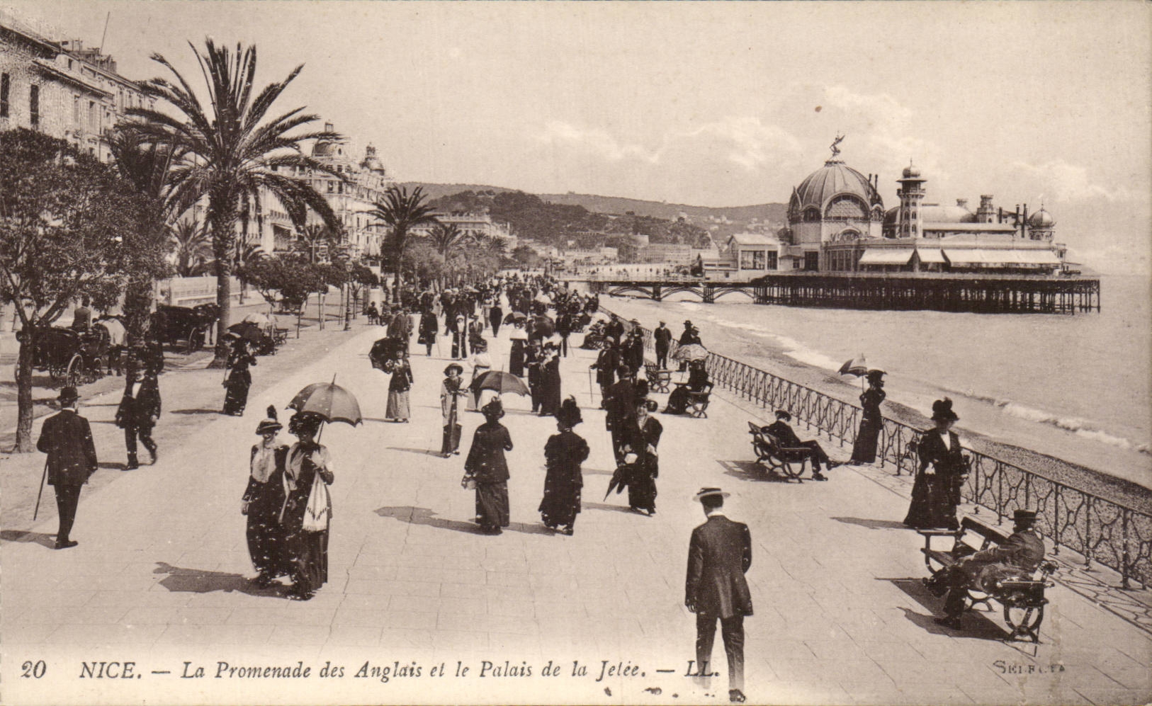 CPA Nice La promenade des anglais et le palais de la jetee