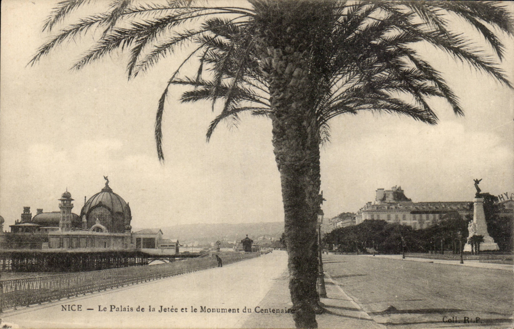 CPA Nice Le palais de la jetee et le monument du centenaire