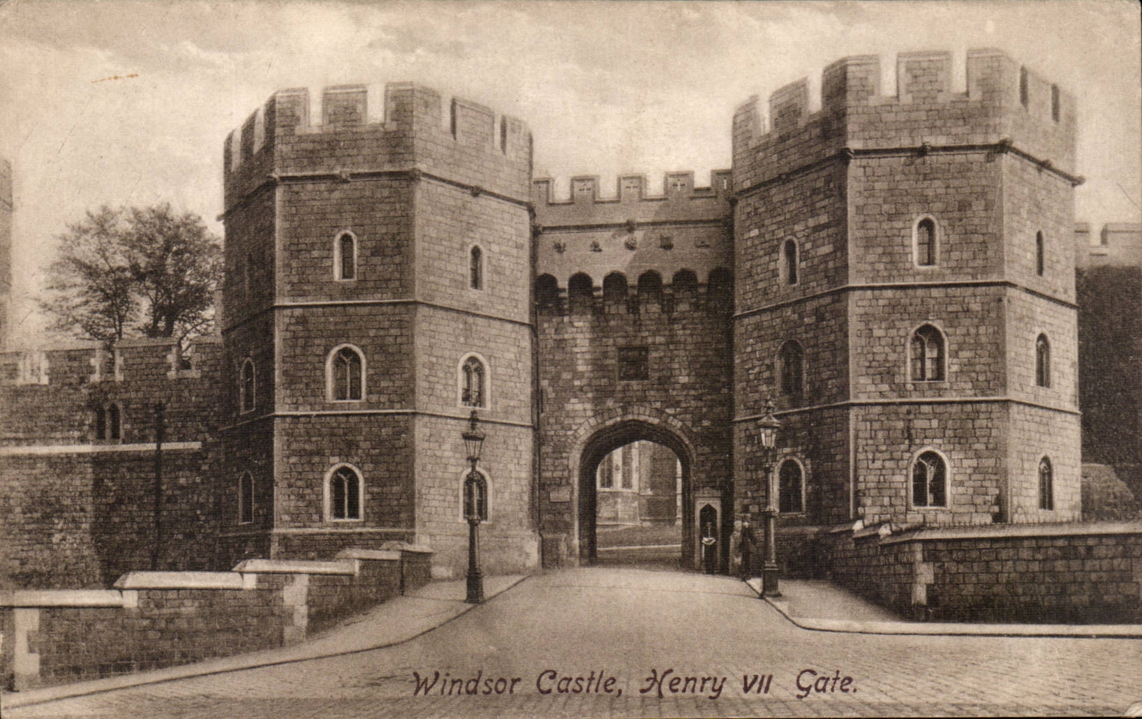 CPA Great Britain Windsor Castle Henry VII Gate
