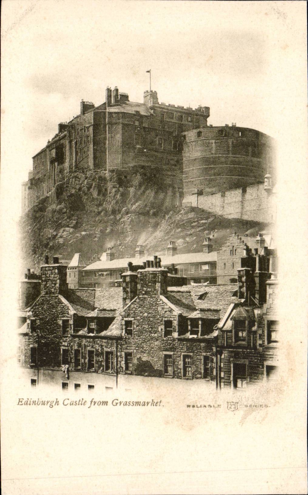CPA Great Britain Edinburgh castle from Grassmarket
