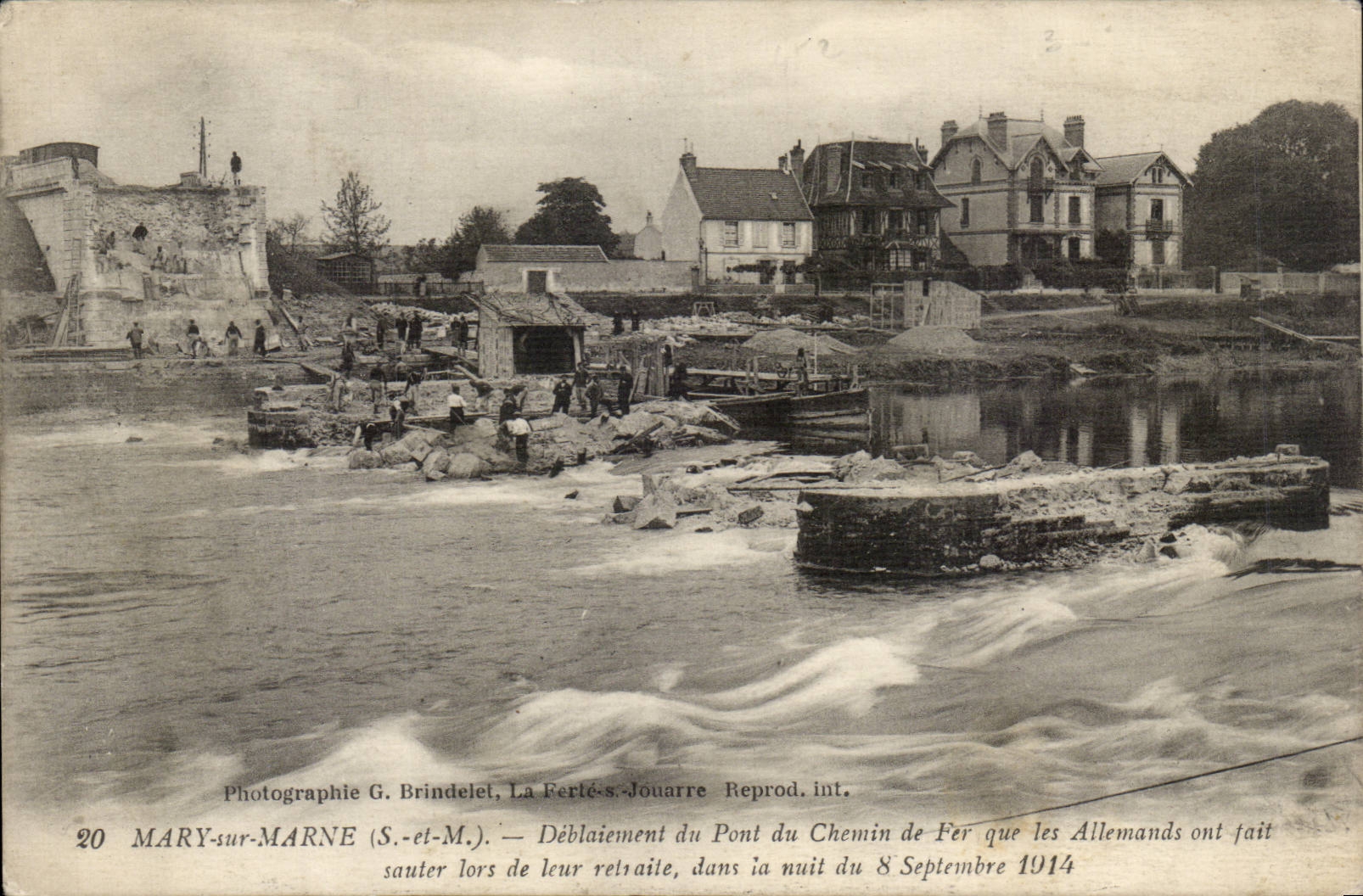 MARY-sur-MARNE — Déblaiement du Pont du Chemin de Fer après sa destruction par les Allemands le 8 septembre 1914 — Photographie G. Brindelet, La Ferté-sous-Jouarre, Reprod. int.