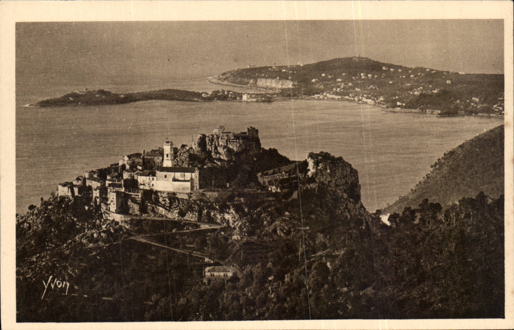 Eze (A.M.) — Vue générale du village — Les Éditions d'Art YVON, Paris