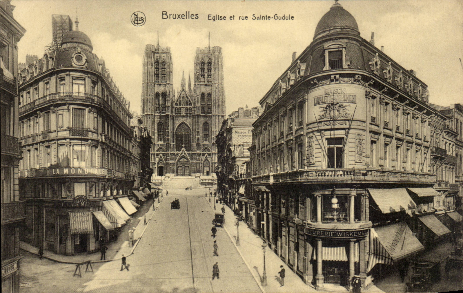 CPA Bruxelles Eglise et rue Sainte Gudule