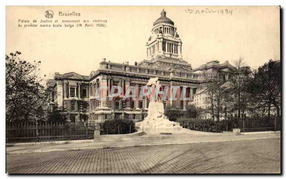 CPA Bruxelles Palais de justice et monument aux victimes du premier navire ecole belge (19 avril 1906)
