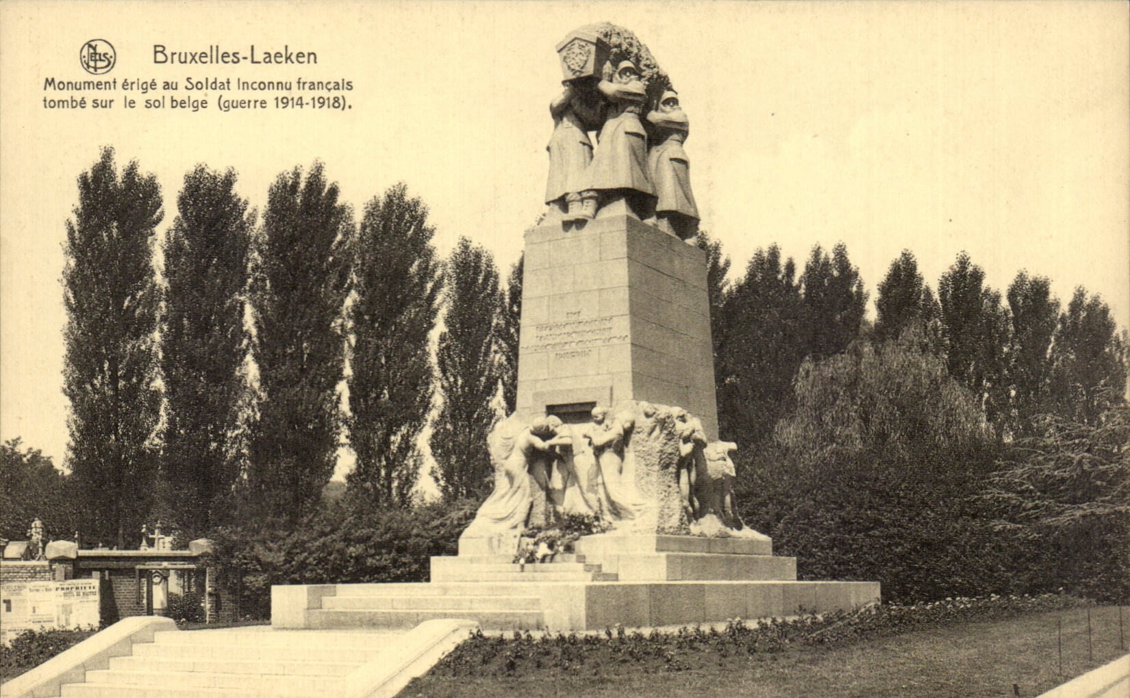 CPA Bruxelles Laeken Monument erige au soldat inconnu francais tombe sur le sol belge 
