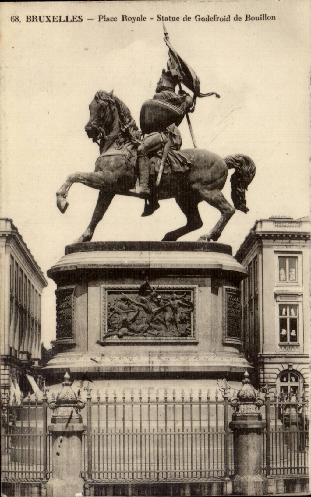 Belgie Belgique Bruxelles CPA Place royale Statue de Godefroid de Bouillon