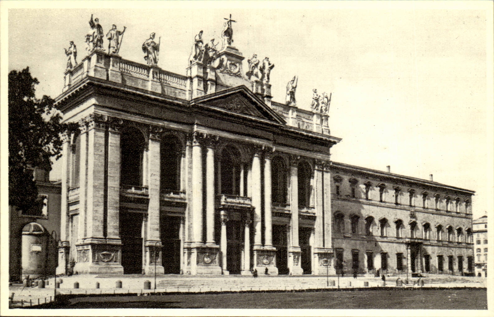 CPA Italie Italia Roma Basilica di S Giovanni Laterano
