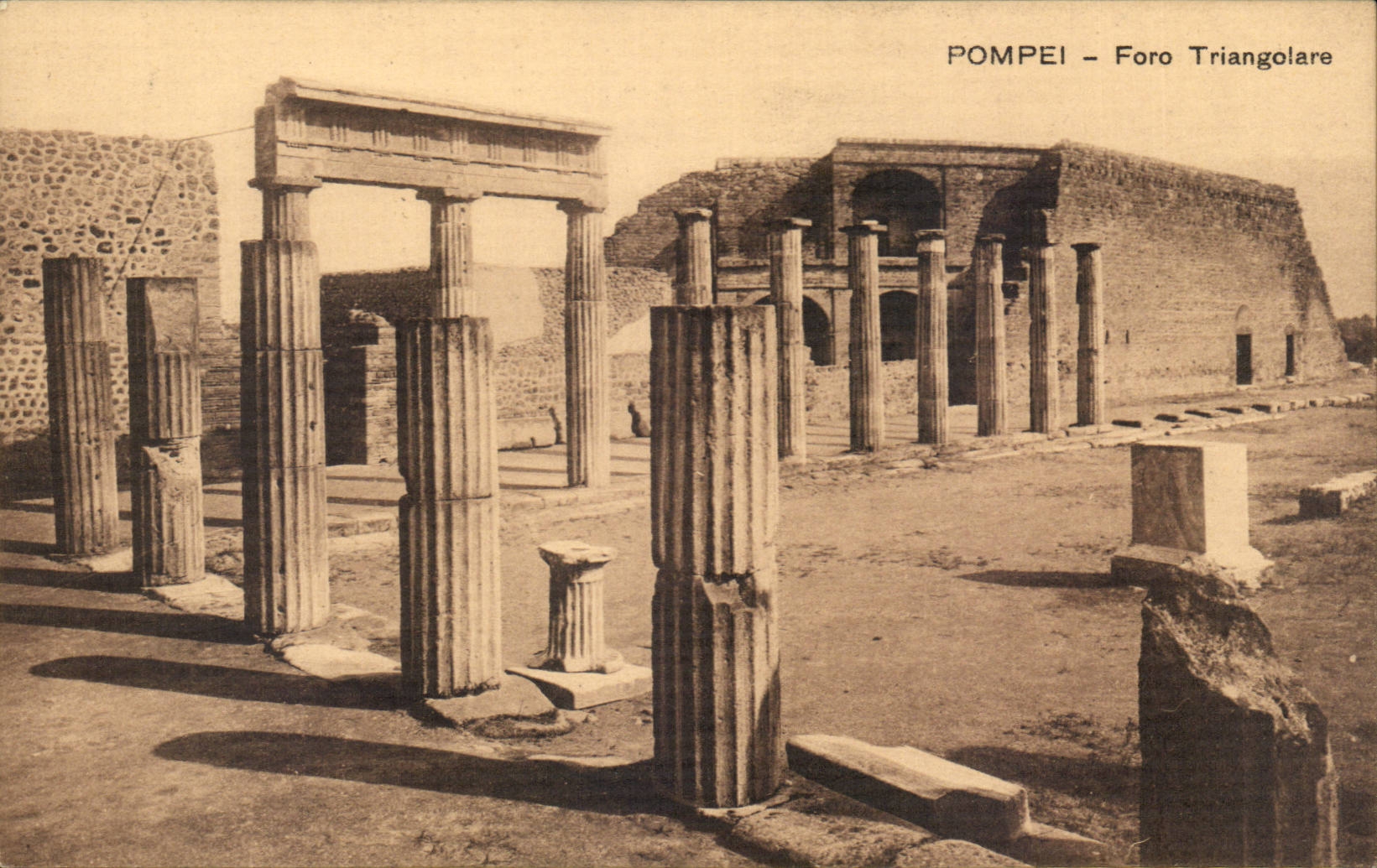CPA Italie Italia Pompei Foro Triangolare