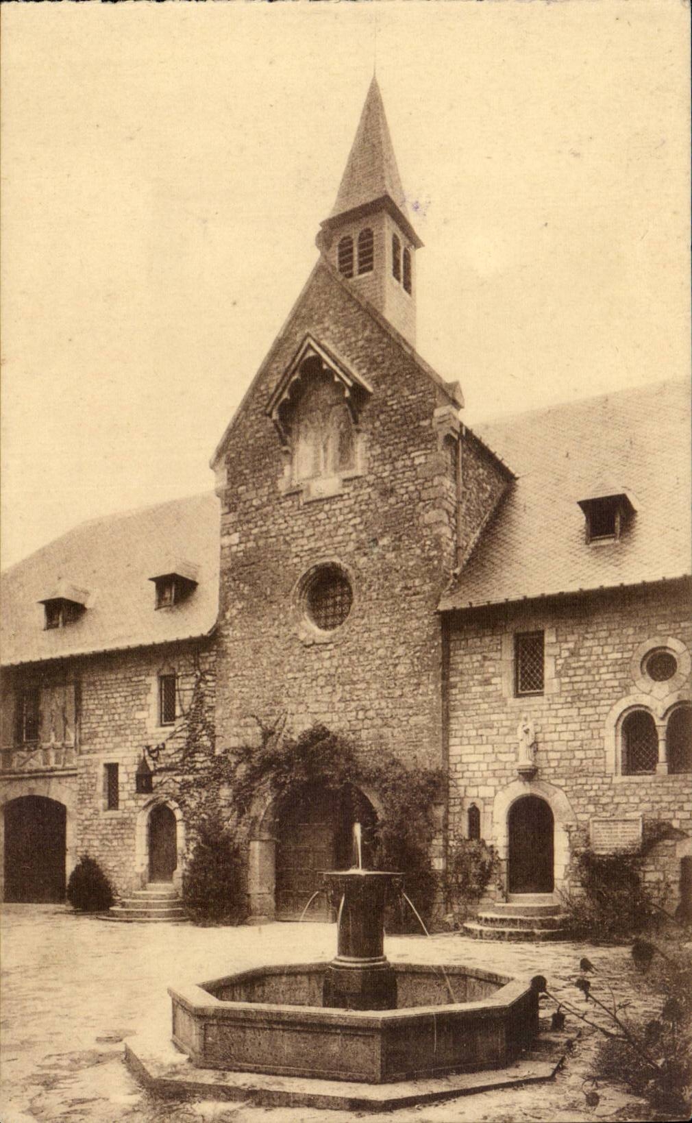 CPA Abbaye d'Orval Chapelle St Bernard et fontaine