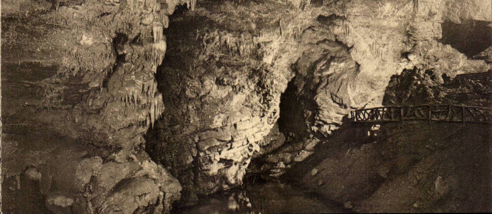 CPA Belgique GRottes de Han La salle d'armes Reapparition de la lesse