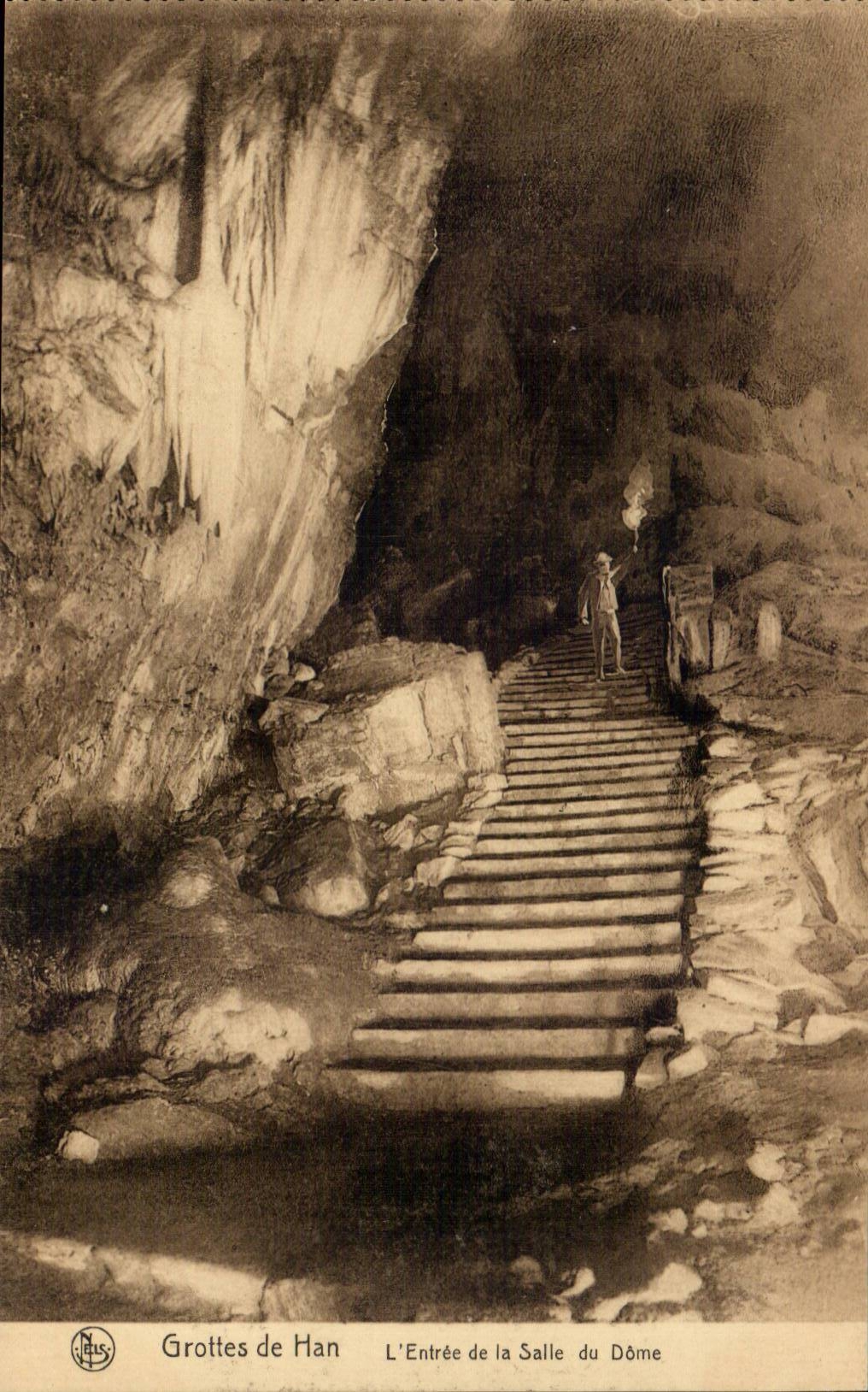 CPA Belgique Grottes de Han L'entree de la salle du dome