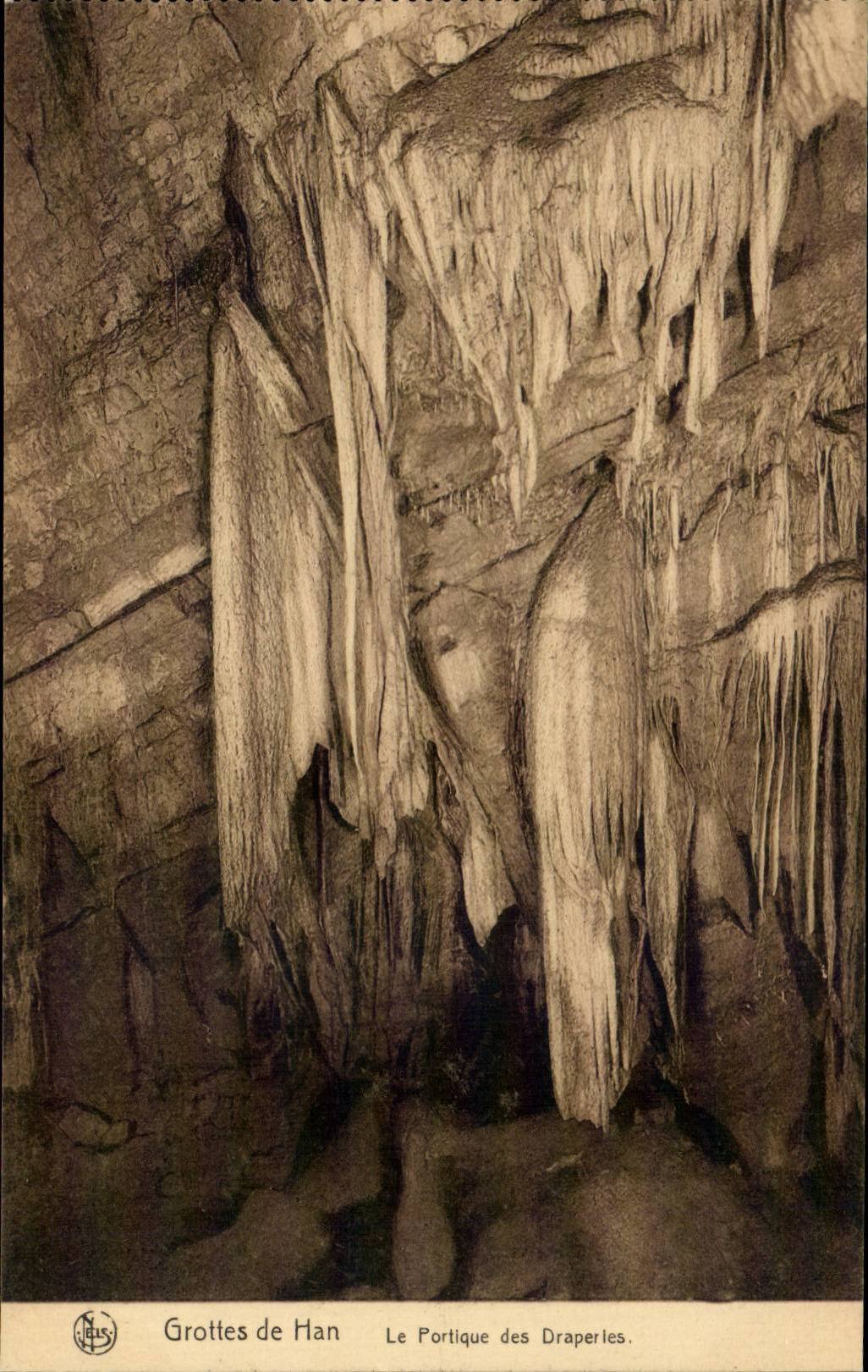 Belgique Grottes de Han Le portique des draperies