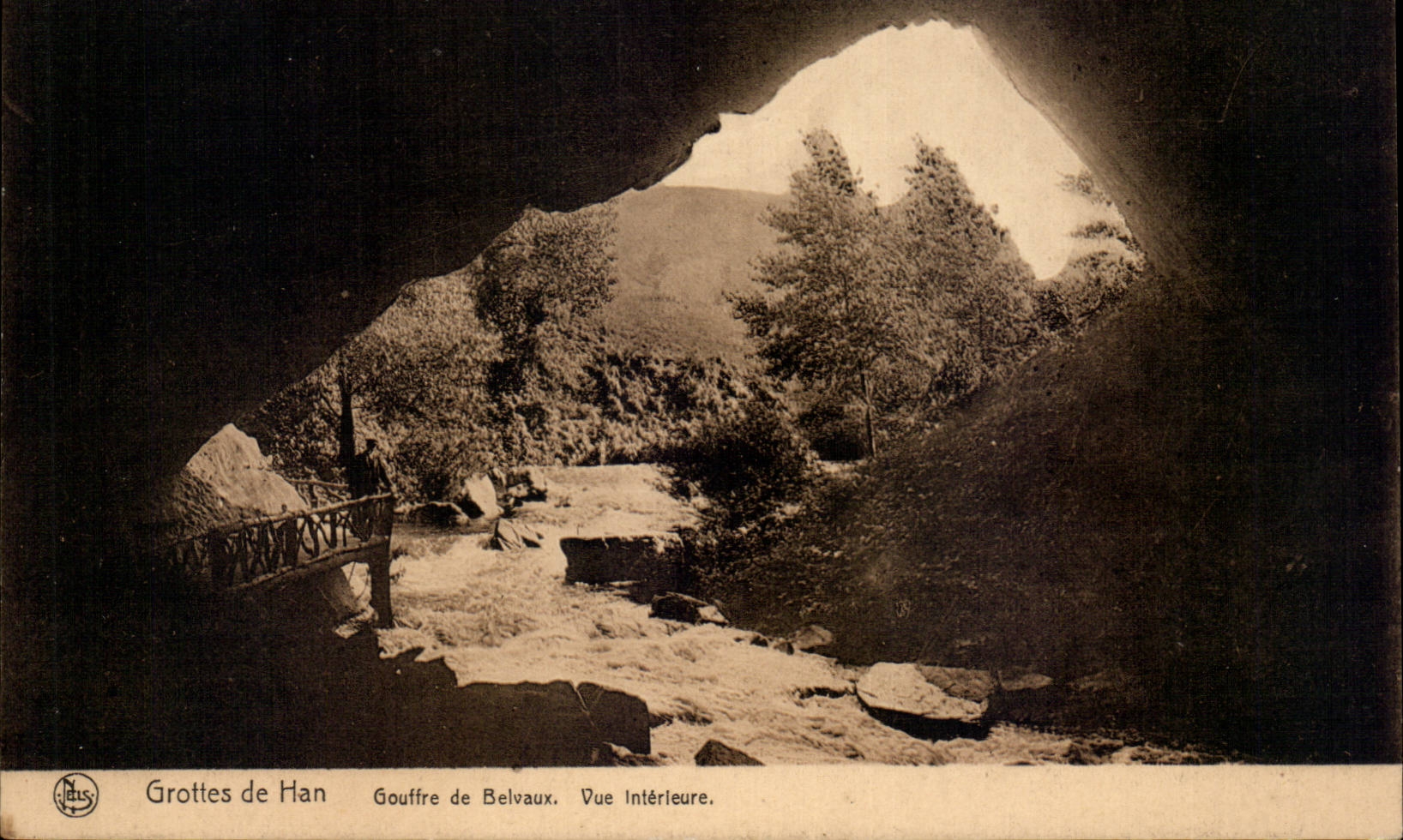 Grottes de Han — Gouffre de Belvaux. Vue intérieure — S.A. des Grottes de Han-sur-Lesse et de Rochefort