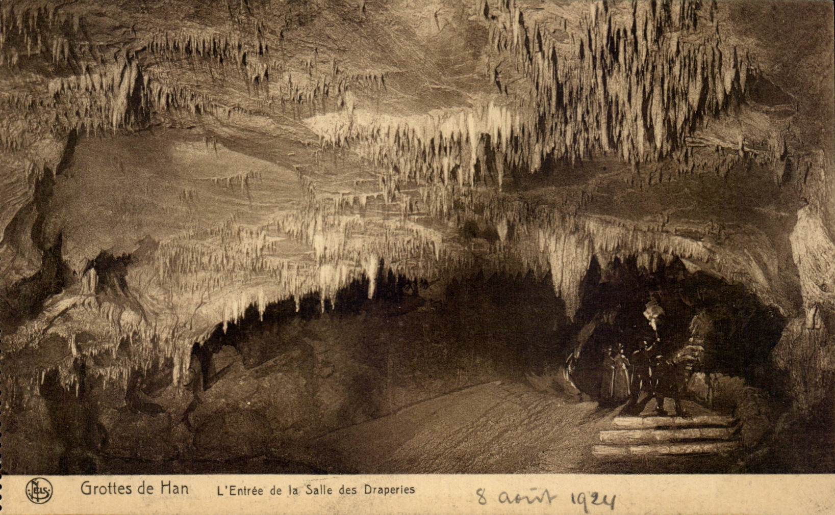 Grottes de Han — L'Entrée de la Salle des Draperies — Éditeur NMS, n°1