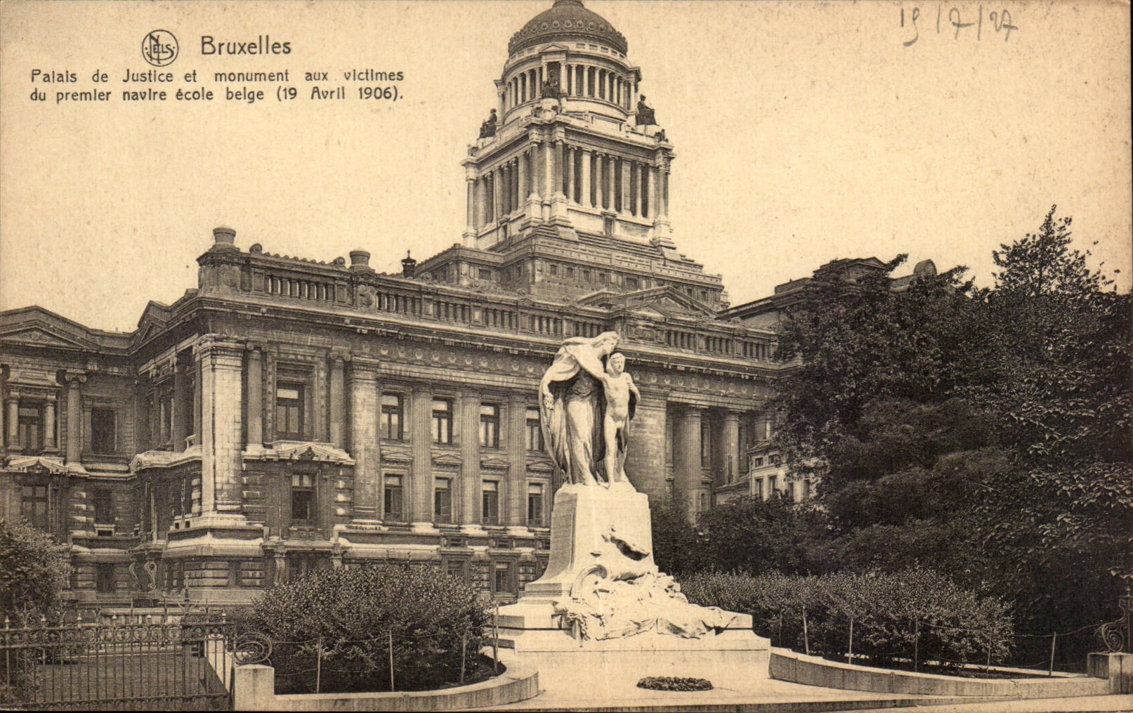 Palais de Justice et monument aux victimes du premier navire école belge — Bruxelles — Éditeur Thill, série 1, n° 73