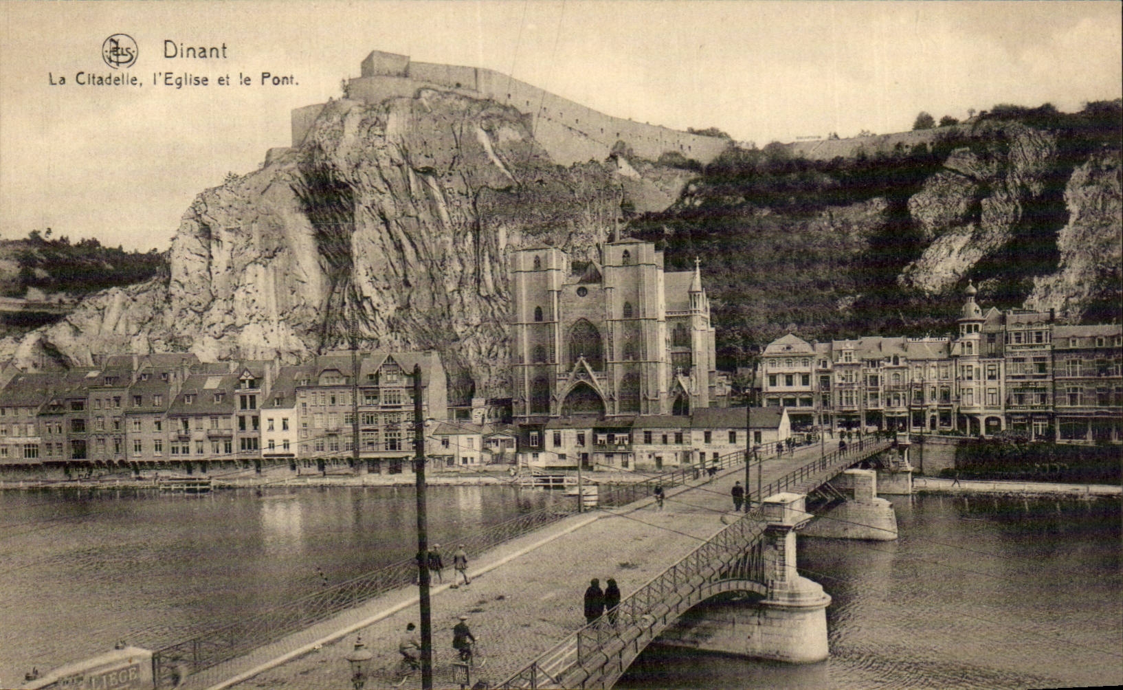 CPA Dinant La citadelle l'eglise et le pont