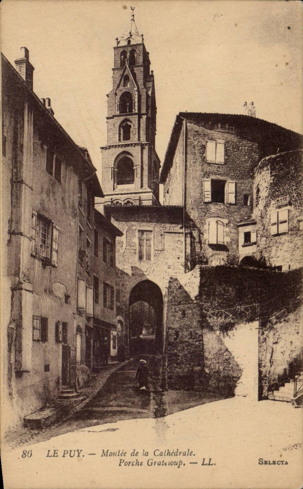 CPA Le Puy en Velay Montee de la cathedrale