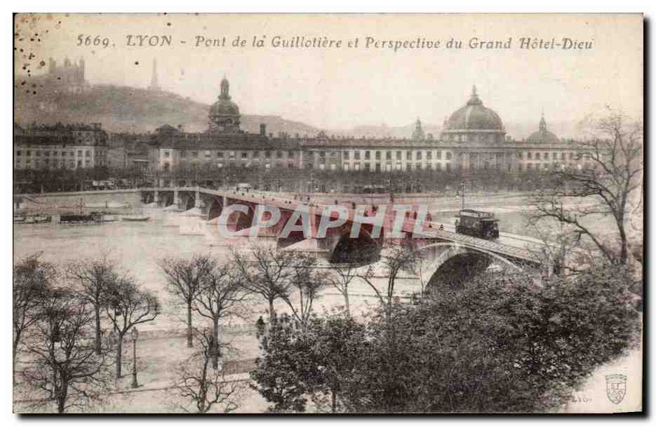 Lyon CPA Pont de la Guillotiere et perspective du grand hotel Dieu