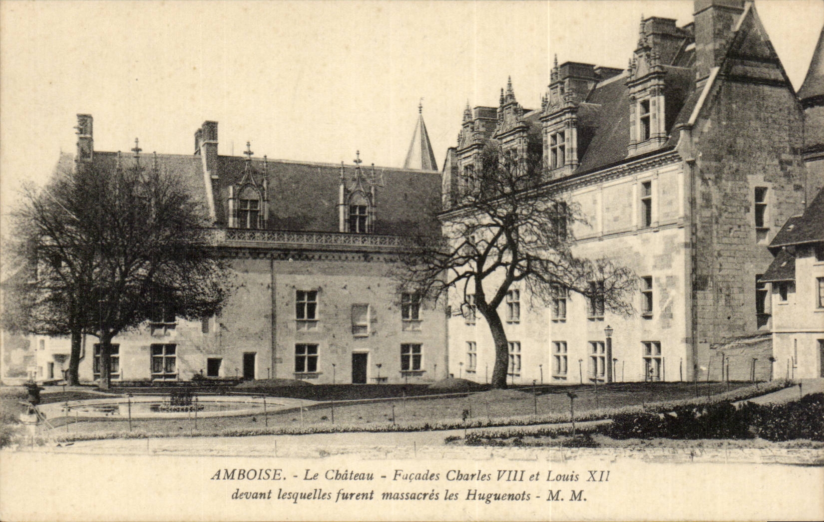 Amboise CPA Le chateau Facade Charles VIII et Louis XII