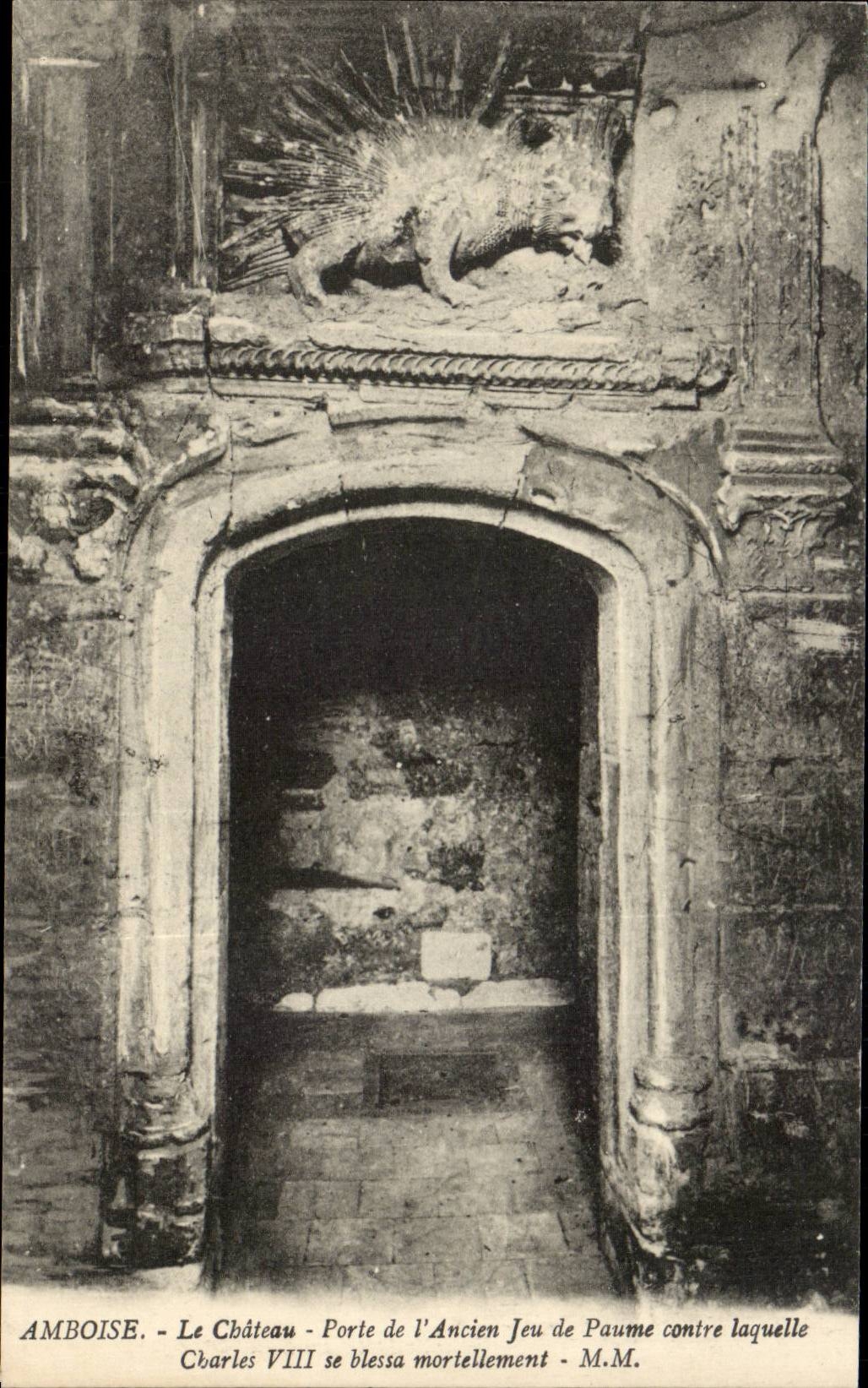 Amboise CPA Le chateau Porte de l'ancien jeu de paume
