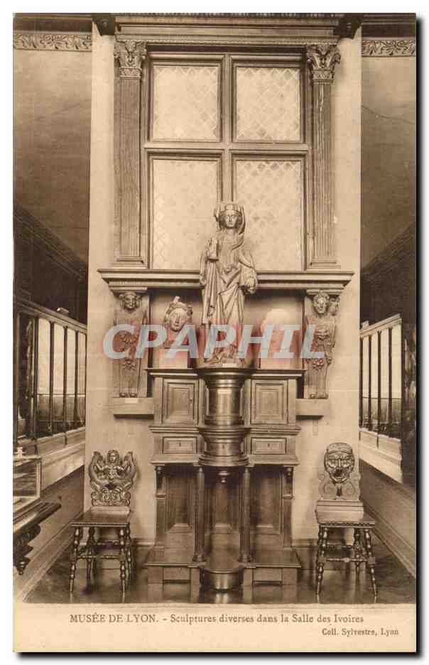 CPA Lyon Musee de Lyon Sculptures diverses dans la salle des ivoires