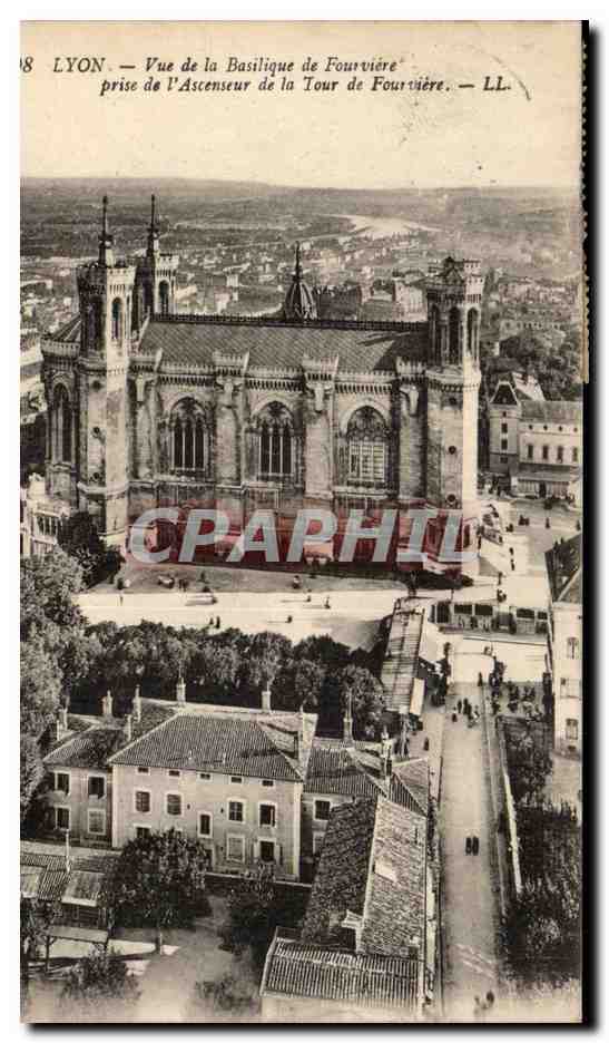 LYON — Vue de la Basilique de Fourvière — prise de l'Ascenseur de la Tour de Fourvière — LL.