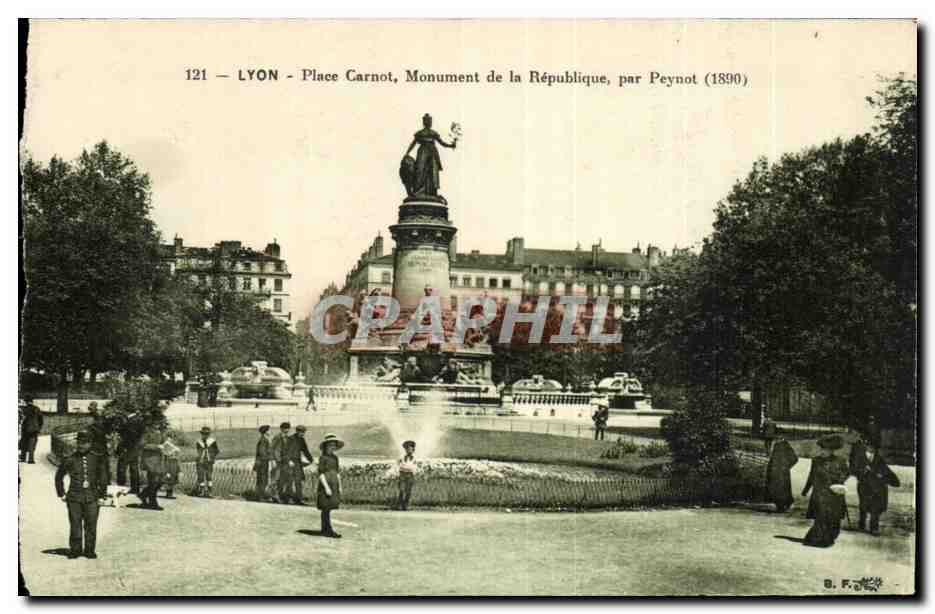 CPA Lyon Place Carnot Monument de la Republique par Peynot (1890)