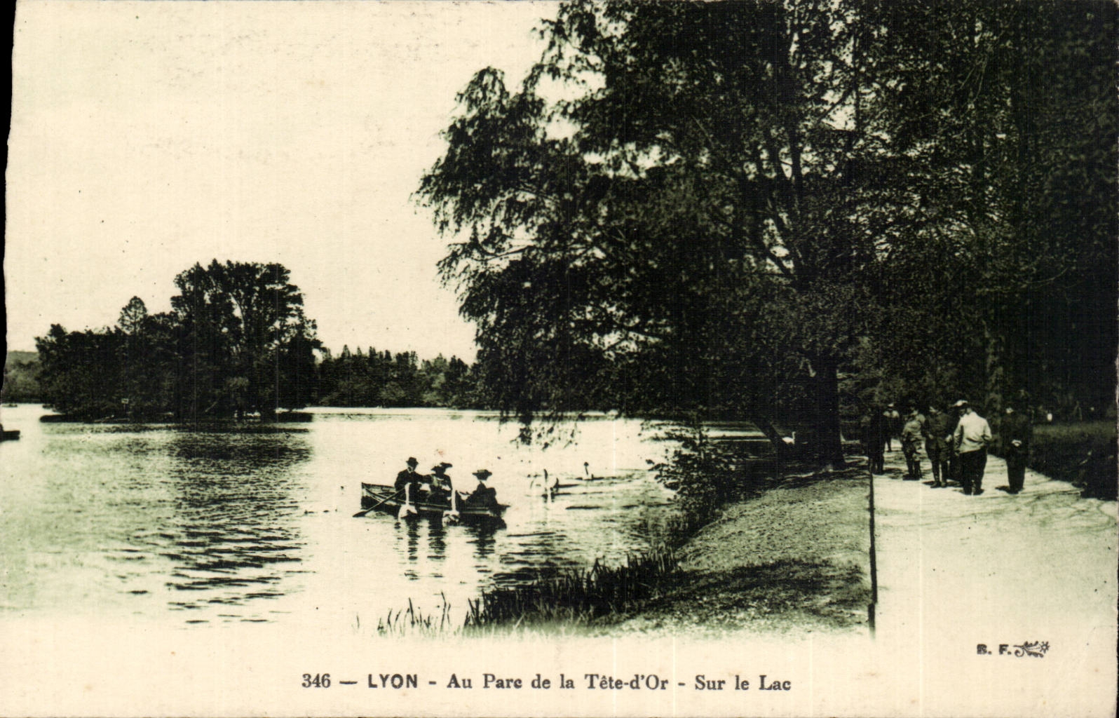 CPA Lyon Au parc de la tete d'or Sur le lac