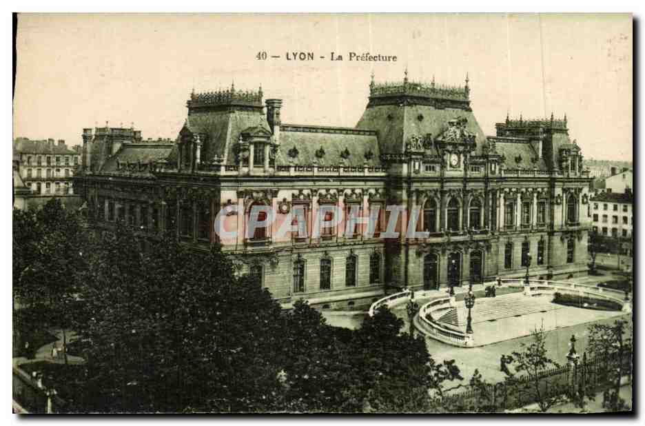 LYON - La Préfecture — vue de l'édifice avec jardin et fontaine — éditeur non identifié, n° 40