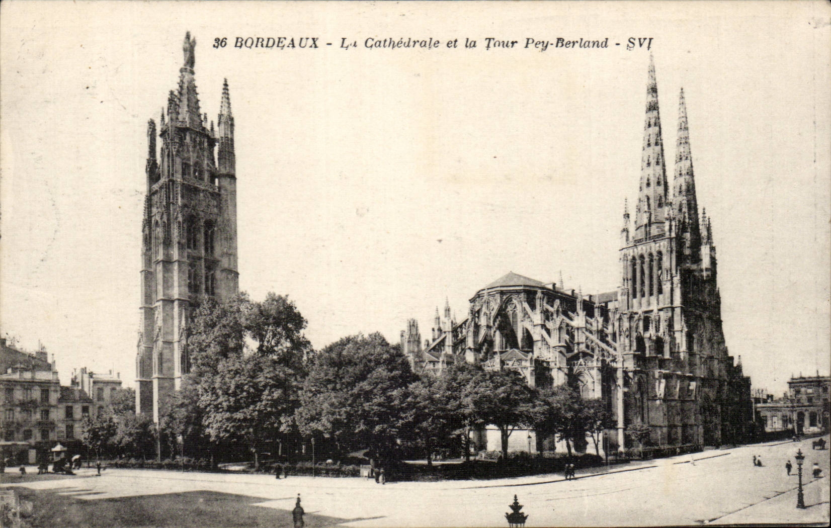 CPA Bordeaux La cathedrale et la Tour pey Berland