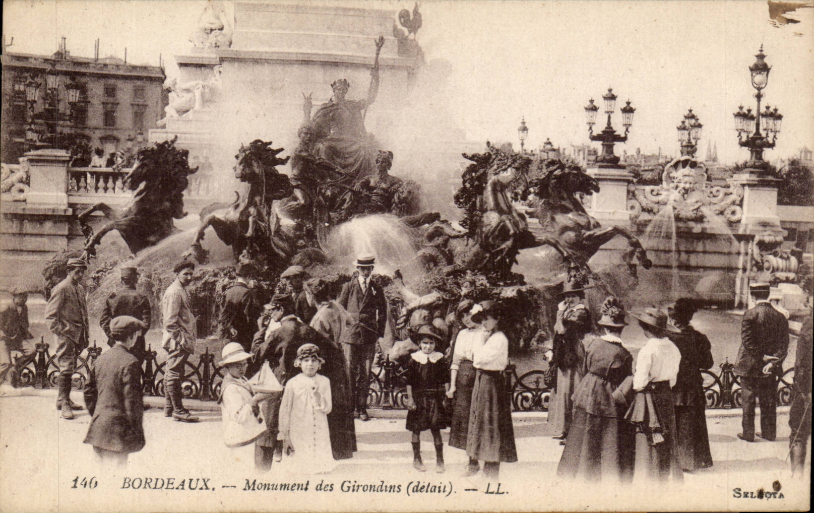 CPA Bordeaux Monument des Girondins